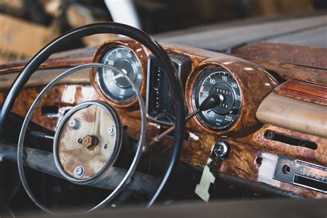 Signs That It’s Time to Sell Your Old Car - Magnet Press