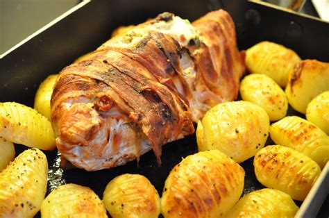 kalkunsteg i ovn fyldt kalkunbryst med bacon nogetiovnen dk