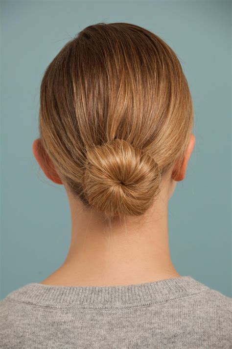 These quick and easy hair buns are the answer! Quick and easy hairstyles to take you from gym to work in 5!