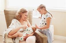 breastfeeding newborn borstvoeding allattamento emotions touching sibling caucasian lactancia materna advocates geeft moeder apoyo efectivo instituciones attaccamento parentale voeding geven