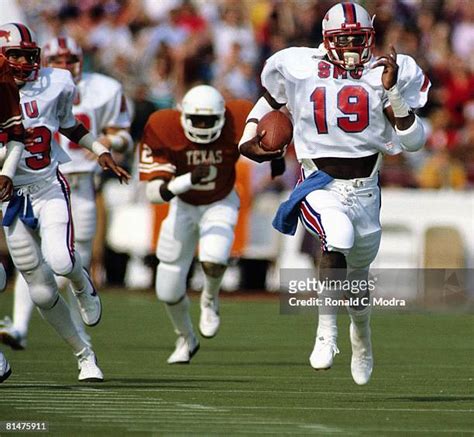 Football Eric Dickerson Photos And Premium High Res Pictures Getty Images