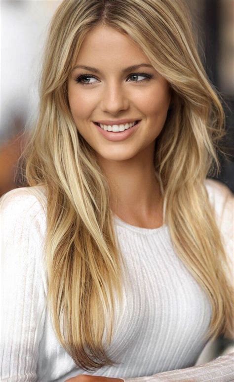 Pin By Amy Richards On Haar Trends In 2021 Beautiful Blonde Woman Smile Beauty Face