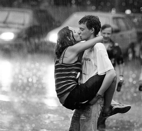 Pin By Cassidy Schaefer On Photography Rain Photography Kissing In The Rain Rain Photo