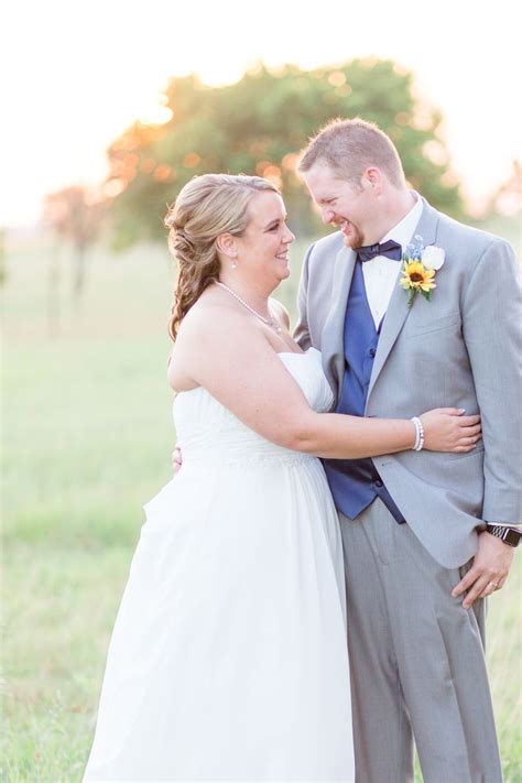 Find the perfect wedding dress for rent. Tulsa, OK wedding pictures . . #hannataylorphotography # ...
