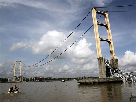 Kumpulan Foto Foto Pasca Runtuhnya Jembatan Kukar Tenggarong Not