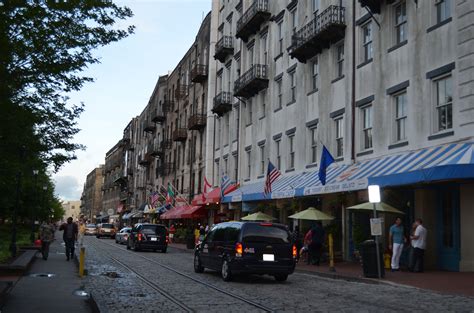 River Street - Splendid Habitat