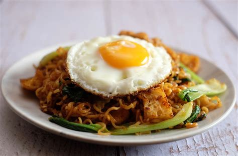 Easy Maggi Mee Goreng 5 Ingredients 10 Minutes New Malaysian Kitchen