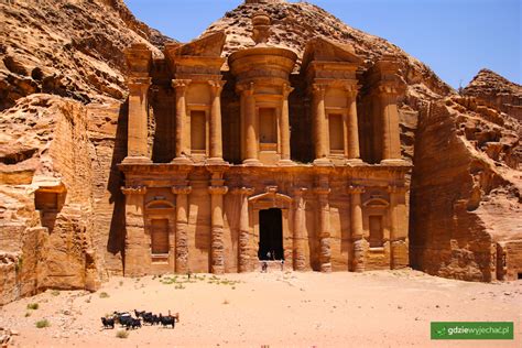 Petra w Jordanii Zachwycające Czerwone Miasto wykute przed wiekami w skałach
