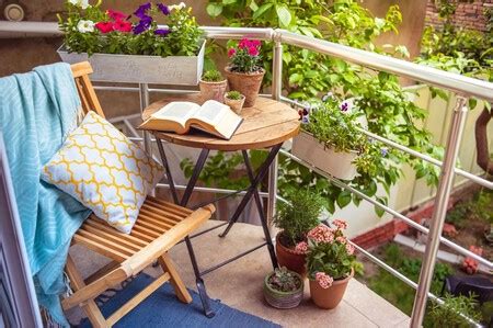 Cómo decorar la terraza con plantas y flores para hacer de ese espacio un lugar único