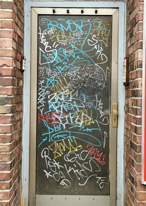 Pin By Tayah Beaderstadt On Street Photography Graffiti Graffiti