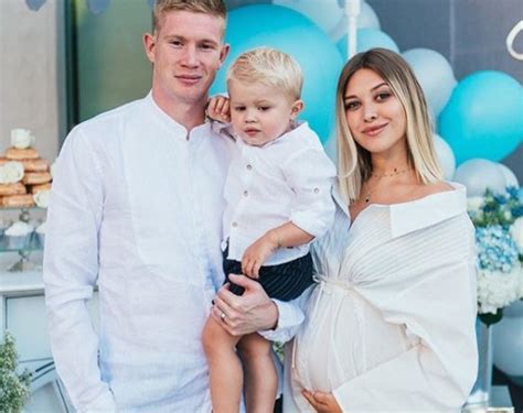 He made his belgium debut in 2010 at the age of 18 and but we touched on his family life and how much he enjoys looking after his son, mason milian, and, as well as giving me an insight into how he became. Kevin De Bruyne heeft heuglijk nieuws: hij wordt voor ...
