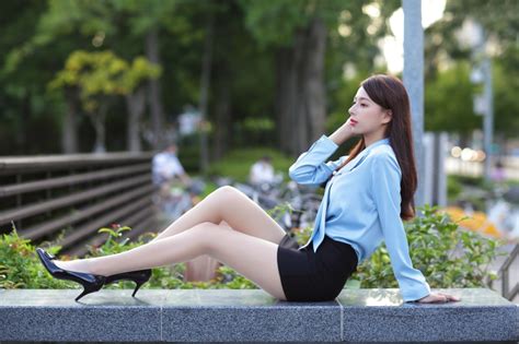 1419710 4k 5k Asian Brunette Girl Sitting Hands Skirt Legs