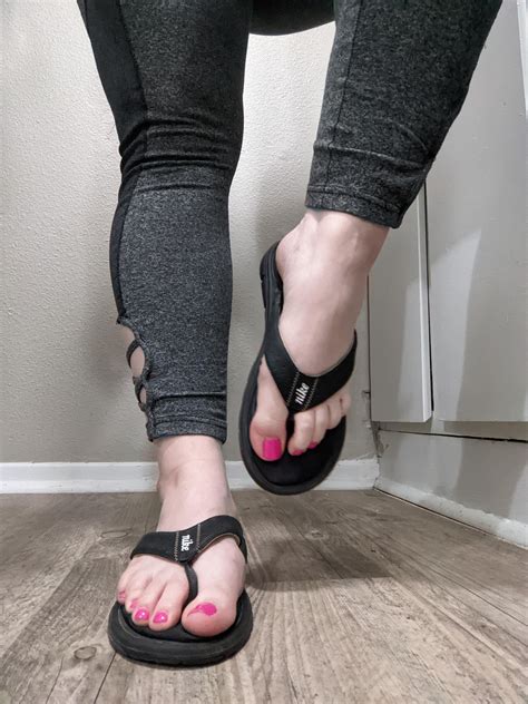 Flip Flops And Sexy Toes Rflipflopfeet