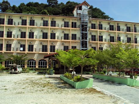 Yeob bay hotel, jalan teluk senangin, lumut perak 32200 malaysia. Atuk: DI PASIRAN PANTAI TELUK SENANGIN