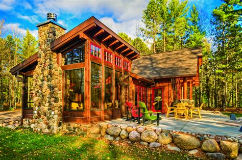 The original lake home & cabin show is back at the delta center in milwaukee this weekend. A Cabin Up North
