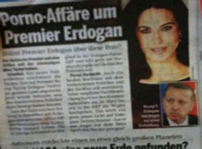 Başbakan erdoğan'la muta nikâhı kıydığı iddia edilen kaset sosyal medyada ve fısıltı gazetesinde yer buldu. Dünya gazetelerinde Samyeli Erdoğan haberleri böyle ...