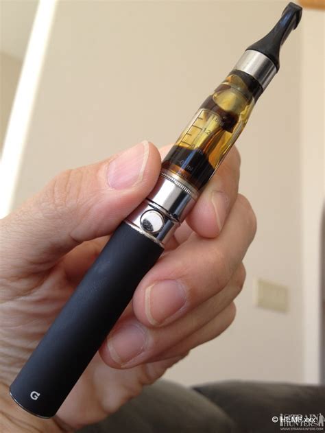 The mouthpiece is activated by initiating contact with the battery. Oil: Oil Vape Pen