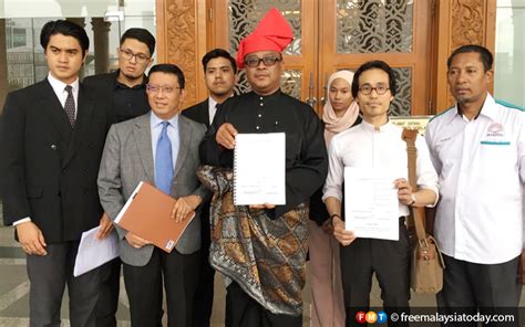 Mas fazwi mohd ali, azhar abdul aziz, ahmad jais alimin, amir khalid, mohd faizal mohideen batcha sheikh saiful azam samsudin, abdul muin shaari, kamil abdullah, mohd faizal mohideen batcha supervisor for mohd khairul zaqwan mohd khlubi, projek sarjana muda, uthm, 2013. Lawyer's challenge on vernacular schools to be heard on Nov 4