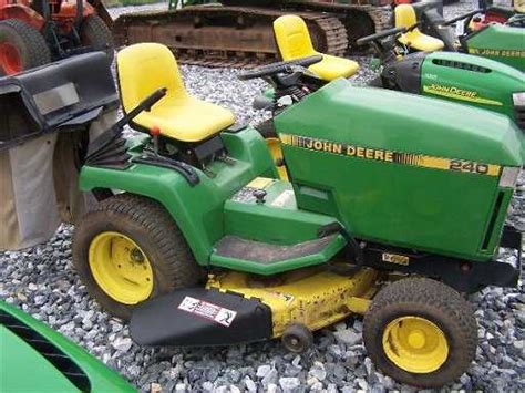 1046 John Deere 240 Lawn And Garden Tractor W Bagger