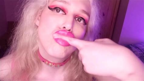 Bimbo Tgirl Shows Off Her Newly Filled Fake Lips Xxx Mobile Porno