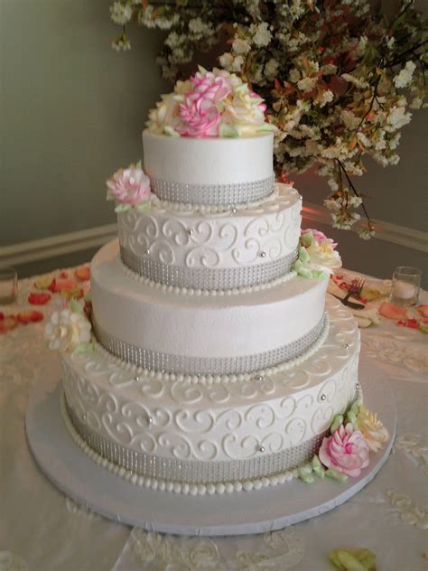 The perfect cake for that perfect occasion. Moio's Italian Pastry Shop Gallery | Monroeville, PA