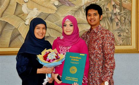 Lulus spm dengan kredit dalam bahasa melayu dan mata pelajaran bahasa inggeris. Asma, Lulusan Perdana Kelas Internasional FK, Bagai ...