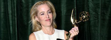 gillian anderson s answer to this question at emmys 2021 goes viral 2021 emmy awards emmy