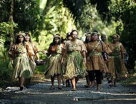 The orang asal are the indigenous people of malaysia. Orang Asli - Malaysian Tradisional Clothings