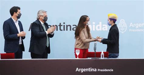Argentina Autoriza Documentos De Identidad Para Personas No Binarias