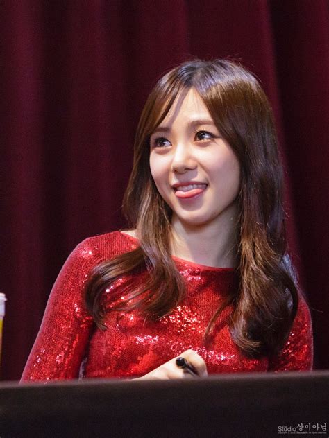 지난 13일 커뮤니티 디시인사이드 'aoa 갤러리'에는 설현 찬미 언팔 이유 고독방 캡처 라는 제목으로 민아 고독방 대화 내용이 올라왔다. 공백기AOA권민아 - 걸그룹 갤러리 - 에펨코리아