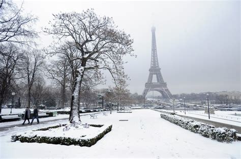 Heavy Snow In Paris Shuts Down Eiffel Tower