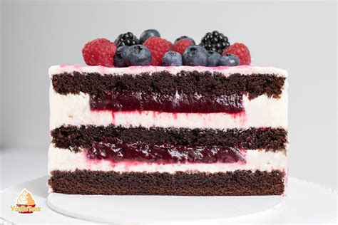 Saftiger kuchen mit frischen früchten. Fruchteinlage Beeren-Coulis für Torten mit Agartine ...
