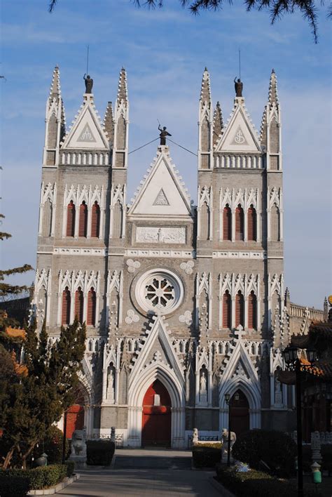 Offerta formativa articolata, pluridisciplinare e apertura internazionale. .: Dia 5... en búsqueda de una iglesia católica