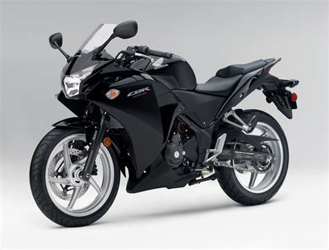 Honda cbr250r is one of the most noticed and considered motorcycles in the 250cc segment and but, there are other rivals for the cbr250r like pulsar rs200, hero hx250r, ktm rc200, suzuki. gallery.lkautomart: Honda CBR 250 RR.