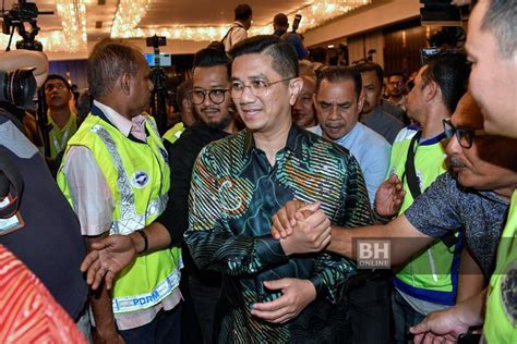 1 день назад · datuk seri mohamed azmin ali's lawyer said the court papers could not be said to have been served on azmin, as it was not — picture by yusof mat isa kuala lumpur, dec 30 — gombak mp datuk seri mohamed azmin ali has yet to personally receive court papers to notify him. Pasukan Azmin jumpa Agong esok | Nasional | Berita Harian