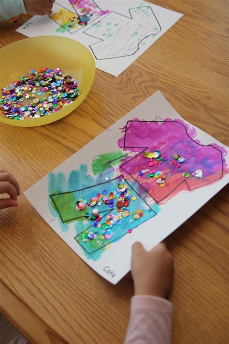 If you're stuck inside with a one year old and looking for easy, fun and diy activities to entertain your toddler or even preschooler you will love these. Toddler Approved!: Pajama Name Matching Activity for Kids