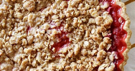 Strawberry Rhubarb Pie With Oat Crumble Topping