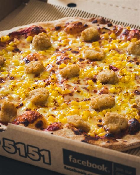 The 2 Combined Pizza Hut X Kfc Popcorn Chicken Pizza Is Here And We