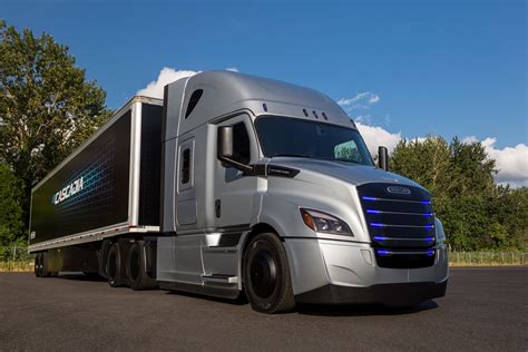 First Electric Freightliner Trucks On Test By Penske Trucks Leasing And
