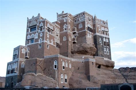 Rock And Palace Dar Al Hajar Is Yemens Most Spectacular Constructions