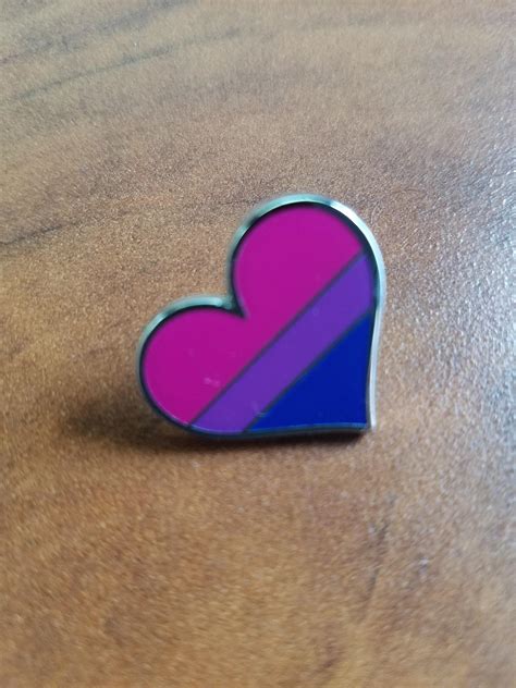 pride pin r bisexual