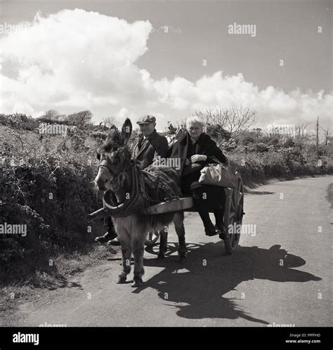 1950s Historical Irish Couple On Donkey And Cart Ireland Stock Photo