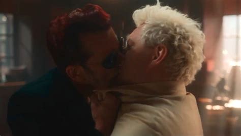 Do Crowley And Aziraphale Kiss And Become A Couple In Good Omens Season 2 Nerdist