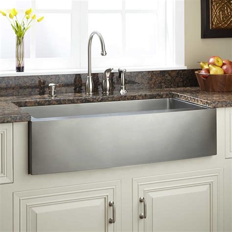 39 Fournier Stainless Steel Farmhouse Sink In Curved Apron Signature