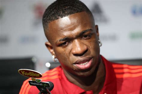 Mai 2017 skrev han under for den spanske klubben real madrid. Jornal espanhol afirma que Vinicius Junior pode voltar ao ...
