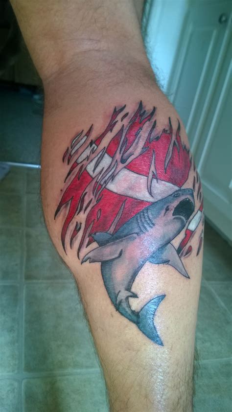 27 scuba diving tattoos ranked in order of popularity and relevancy. My Scuba Tattoo. I drew it and the Tattoo Artist inked me ...