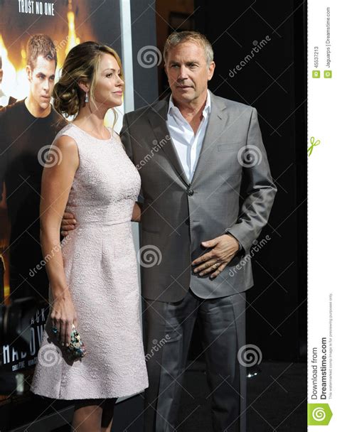 Kevin Costner Y Christine Baumgartner Foto De Archivo Editorial