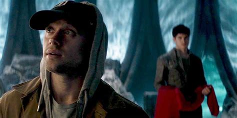 Krypton's Adam Strange Acts A Lot Like Booster Gold | CBR