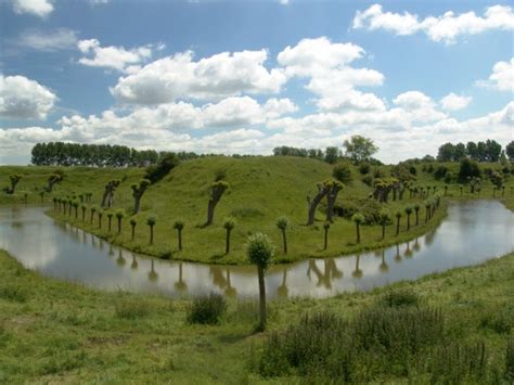 Zien En Doen In West Zeeuws Vlaanderen Vvv Zeeland Willemstad Farmland Monument Vineyard