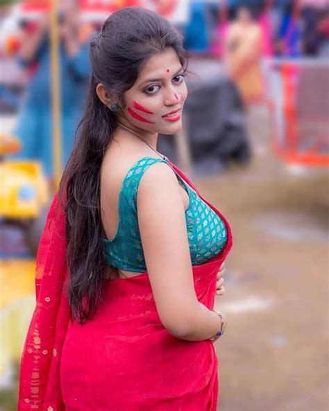 Sexy Girls In Saree Pics